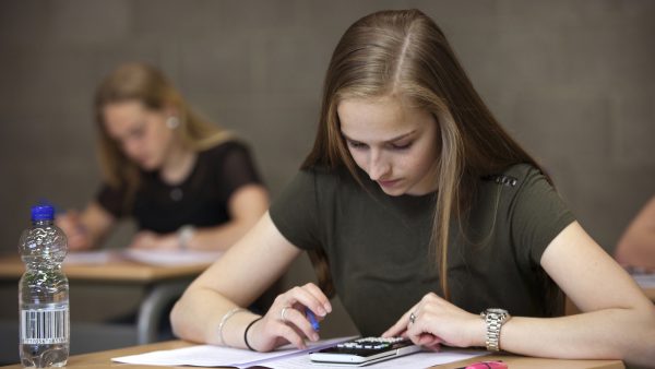 Dit jaar slagingspercentage voor examens bij tientallen scholen op 100 procent