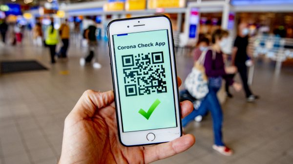 Groen vinkje in CoronaCheck-app blijft als gevaccineerde positief test