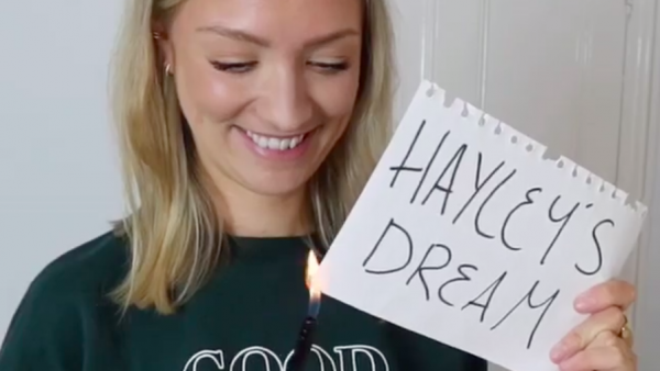 Hayley maakt heerlijke filmpjes over haar zelfsaboterende brein (en ja, jij gaat dit herkennen)