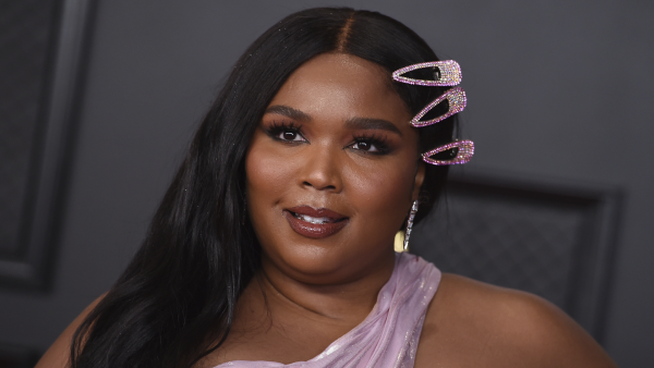 Lizzo ontkracht roddel dat ze iemand zou hebben vermoord tijdens stagedive