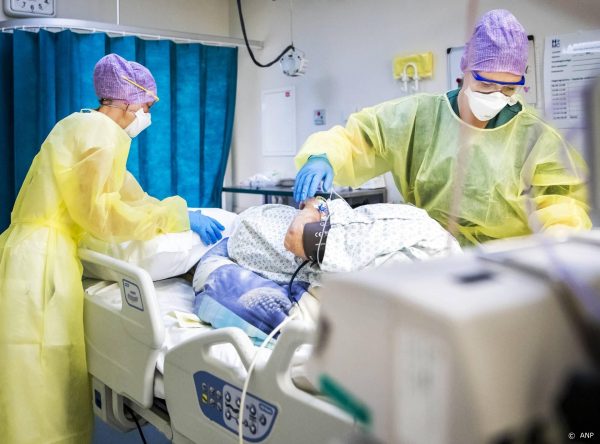 Aanzienlijk minder nieuwe coronapatiënten in ziekenhuizen opgenomen