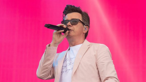 Rick Astley 'Never Gonna Give You Up' van Rick Astley passeert grens van miljard views op YouTube