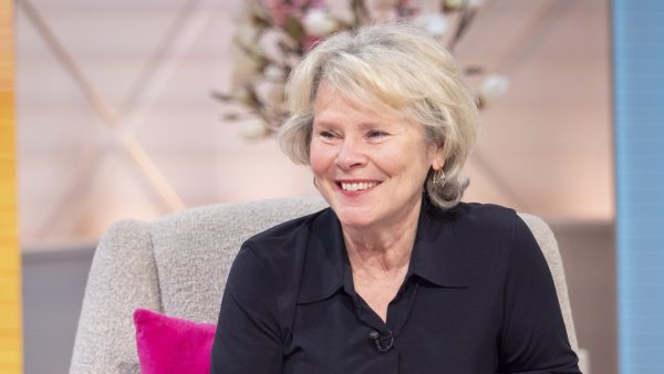 'The Crown' deelt eerste foto van Imelda Staunton als koningin Elizabeth