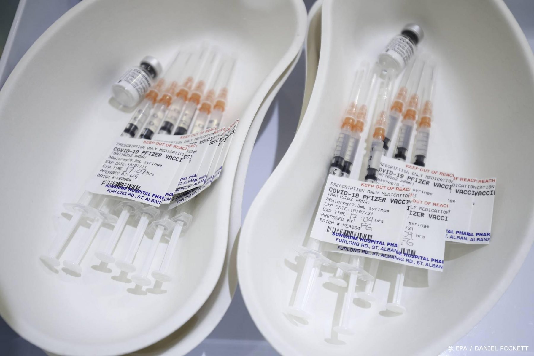 Krant: Pfizer en Moderna verhogen prijzen voor hun coronavaccins