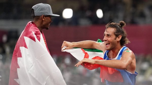 Gouden medaille Atleten delen gouden medaille na gelijkspel in hoogspringen