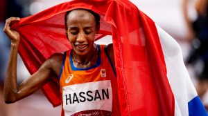 Thumbnail voor Sifan Hassan wint historisch olympisch goud op 5000 meter