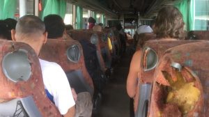 Thumbnail voor Sabrina beleeft zestien uur durende helse busreis door Bali: 'Veilig hebben we ons niet gevoeld'