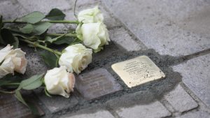 Thumbnail voor Homoseksuele oorlogsslachtoffers krijgen Stolpersteine in Amsterdam