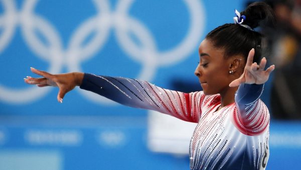 Simone Biles toch nog in actie op de balk