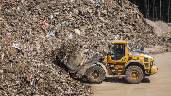 Watersnood laat Duitsland achter met bergen afval en puin