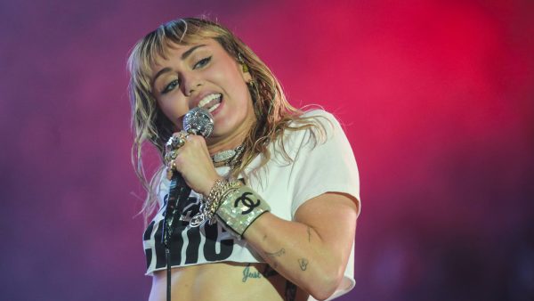 Miley Cyrus DaBaby gesprek homofobie