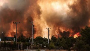 Thumbnail voor Dorpelingen ten noorden van Athene geëvacueerd vanwege bosbranden