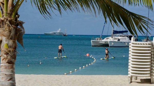 Sint Maarten voert avondklok in voor periode van twee weken