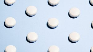 Thumbnail voor Paracetamol slikken vóór je boosterprik? 'Doe maar niet', zeggen experts