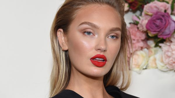 Romee Strijd deelt collectie vakantiefoto's met baby Mint