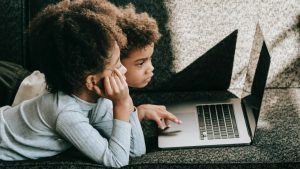 Thumbnail voor Google en YouTube nemen maatregelen om kinderen online beter te beschermen