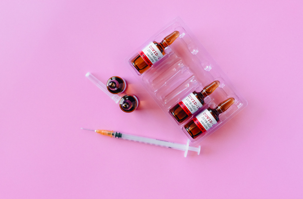 honderden meldingen oorsuizen na vaccinatieprik