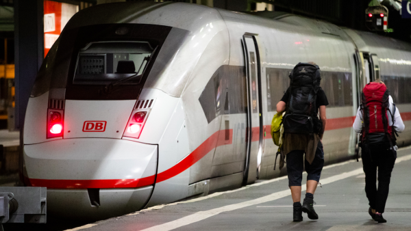Duits treinverkeer ligt stil door staking, ook problemen vanuit Nederland