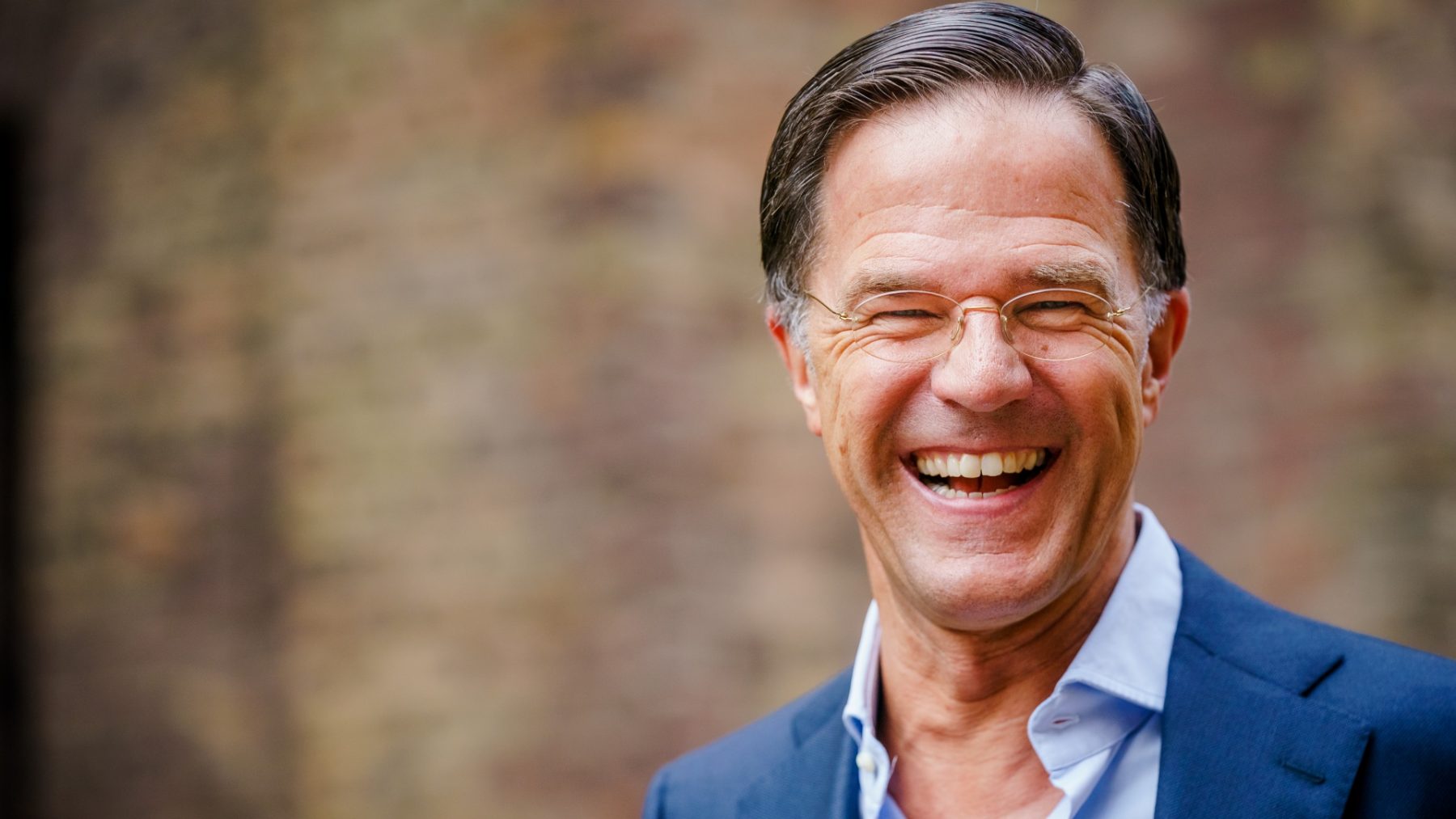 Zo droog reageert Mark Rutte op vrouw die 'Oprutte' naar hem schreeuwt