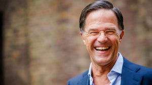 Thumbnail voor Zo droog reageert Mark Rutte op vrouw die 'Oprutte' naar hem schreeuwt