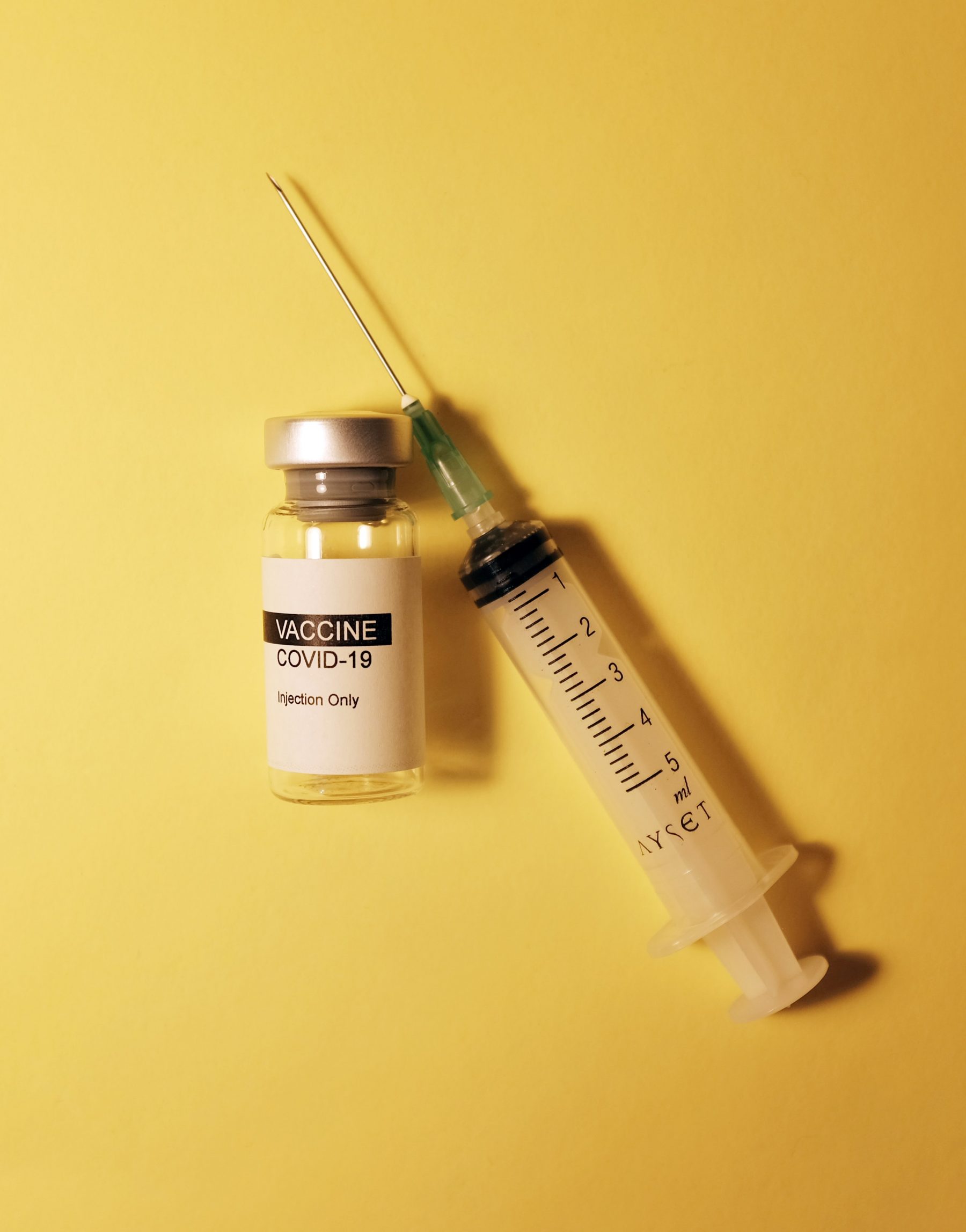 Nina (29): 'Mijn melkproductie loopt terug na eerste vaccinatie'