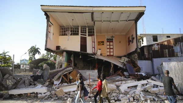 Aantal slachtoffers aardbeving Haïti loopt op naar ruim 300 doden