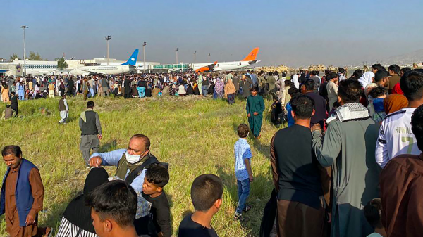 Paniek en chaos op internationale luchthaven Kabul, vijf doden gevallen