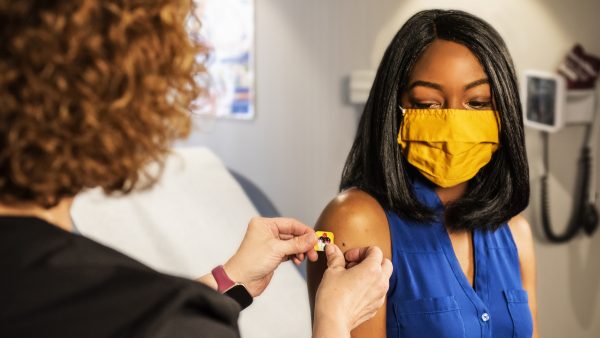 Had jij bijwerkingen na je vaccinatie? Doe mee aan onze enquête