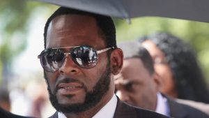 Thumbnail voor Superster R. Kelly kan levenslang voor seksueel misbruik krijgen: 'Meisjes waren fans die wilden opscheppen'