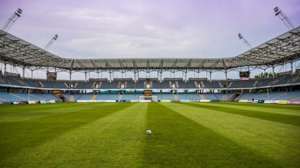 Voetbalclubs moeten beter toezien op coronaregels: 'Anders mogelijk maatregelen'