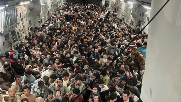 Amerikaanse evacuatievlucht nam ruim 800 Afghanen mee