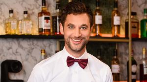 Thumbnail voor Relatie 'First Dates'-barman Victor is voorbij: 'Ik heb nog geen zin om te daten'