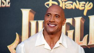 Thumbnail voor Hollywoodster Dwayne Johnson verrast tourbus vol fans: ‘Weten jullie waar ik The Rock kan vinden?’