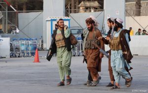 Thumbnail voor 'Rustiger rond vliegveld Kabul na waarschuwing Verenigde Staten voor aanslag'