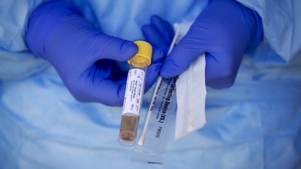 Aantal coronagevallen stijgt sneller dan vorige week, risiconiveaus waarschijnlijk omhoog
