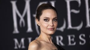 Thumbnail voor Angelina Jolie: 'Samenwerking van ex-man Brad Pitt met mijn misbruiker deed pijn'