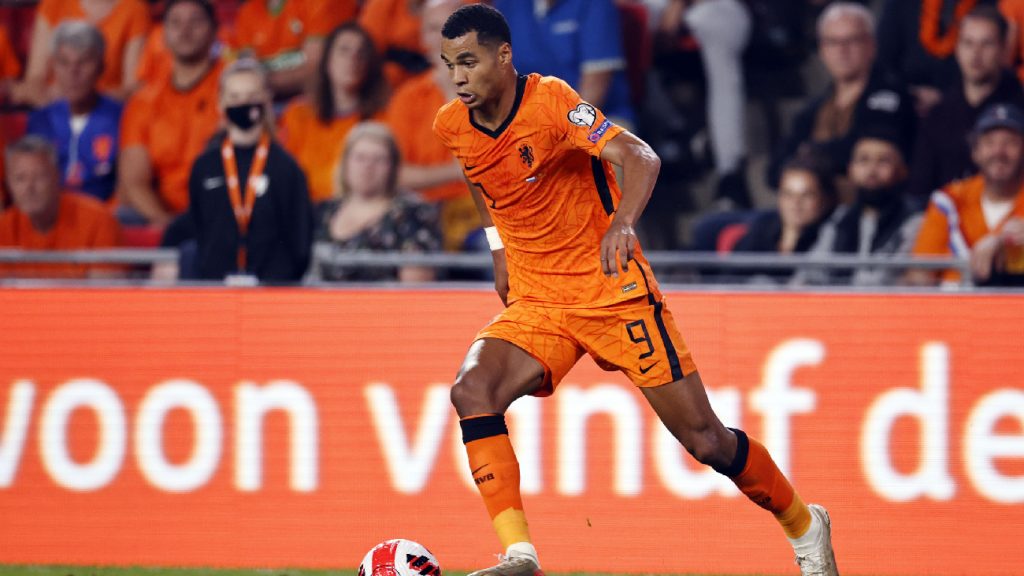 Gakpo en Aké Oranje speelt zonder Gakpo en Aké tegen Turkije in WK-kwalificatieduel