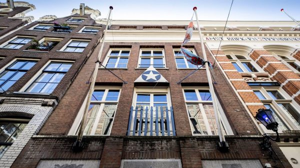 Studentencorps Amsterdam schorst mishandelende ontgroeners