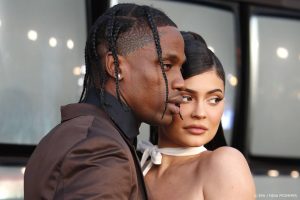 Thumbnail voor Kylie Jenner en Travis Scott bevestigen tweede zwangerschap via Instagram