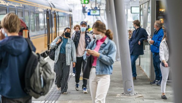 Mondkapjesplicht in trein begint lastig te worden