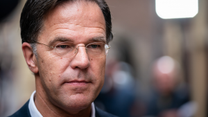 Thumbnail voor Mark Rutte liet Cora van Nieuwenhuizen bij begrotingsgesprekken aanschuiven, ondanks nieuwe baan