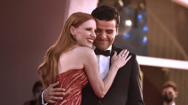 Jessica Chastain over viral video: 'Oscar en ik zijn ook goede vrienden'