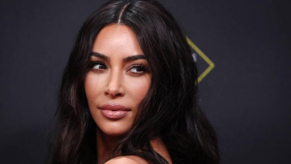 Saint West, het vijfjarige zoontje van Kim Kardashian en rapper Kanye West, heeft zijn arm op meerdere plaatsen gebroken.