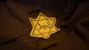 Thumbnail voor Commotie op Urk: heftige beelden van jongeren in nazi-kleding gaan rond op social media