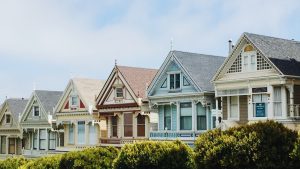 Thumbnail voor Woningmarkt op dieptepunt: 'Huizenprijzen blijven stijgen, minder woningen verkocht'