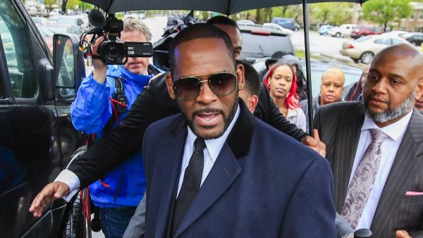 Ex-collega R. Kelly: ik zag hem een 13-jarige Aaliyah misbruiken