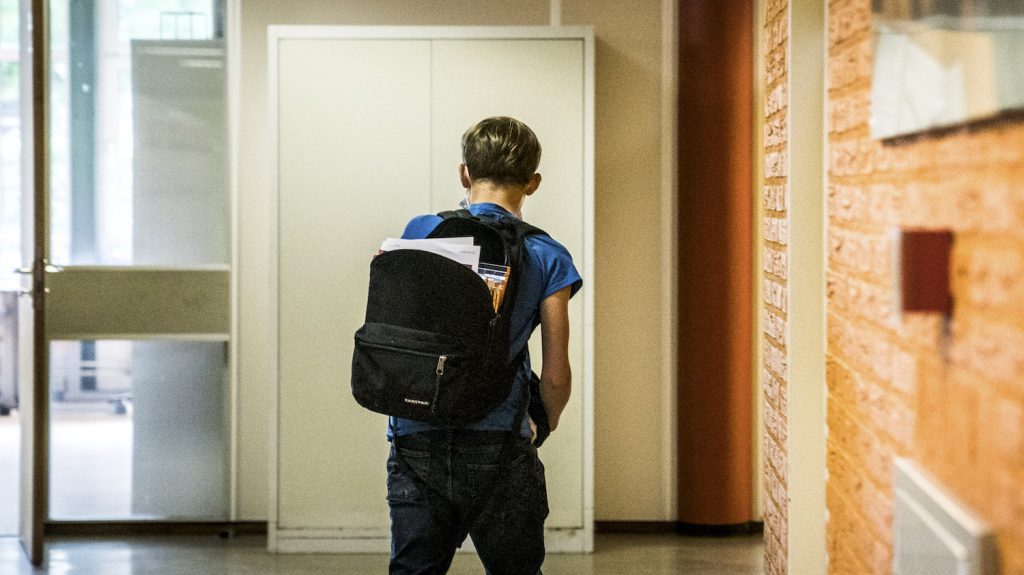 Middelbare school in Oosterhout schorst leerling (15) die weigert mondkapje te dragen
