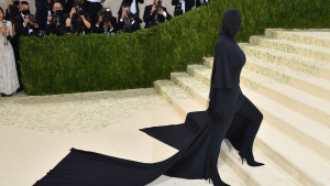 Thumbnail voor Kim Kardashian herkende zus Kendall Jenner niet op het Met Gala