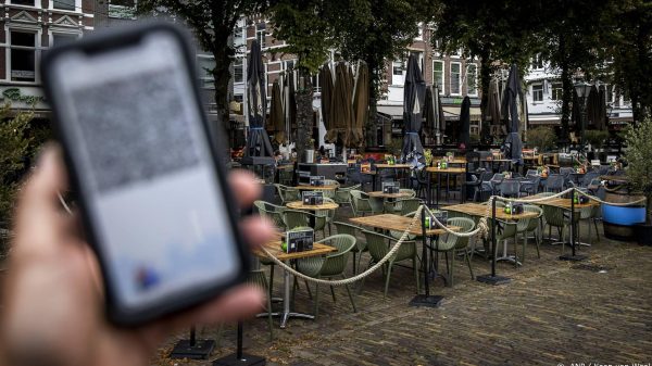 Kabinet geeft gehoor aan Kamer: geen coronapas op terras