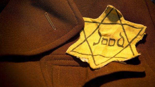 Urker aangehouden bij onderzoek naar dragen nazi-uniformen